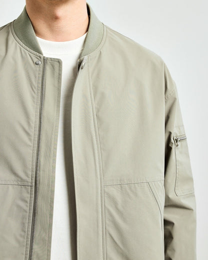 Minimalist Bomber Jacke