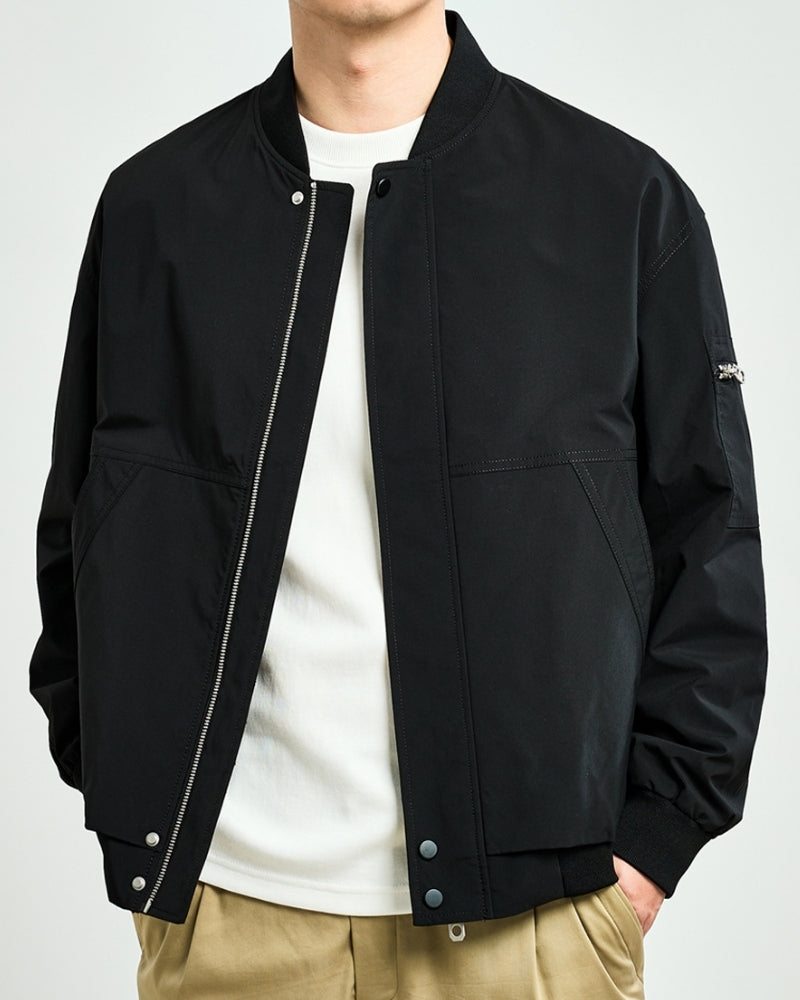 Minimalist Bomber Jacke