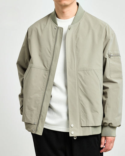 Minimalist Bomber Jacke